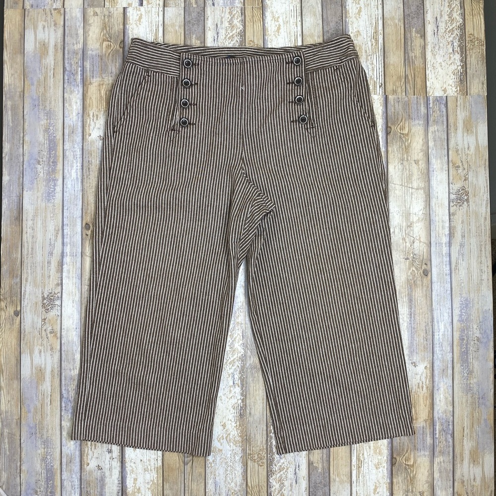 $5 SALE Larry Levine Brown/White Striped Capris 12